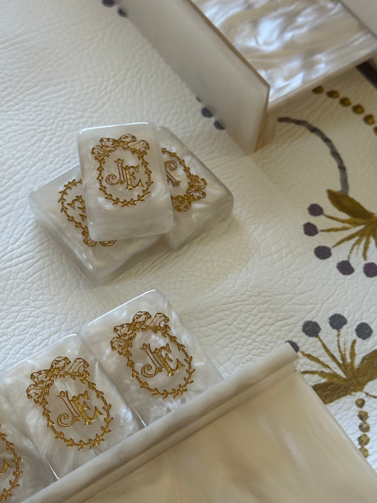 D'or Flower Leatherette Mat - Silver & Gold