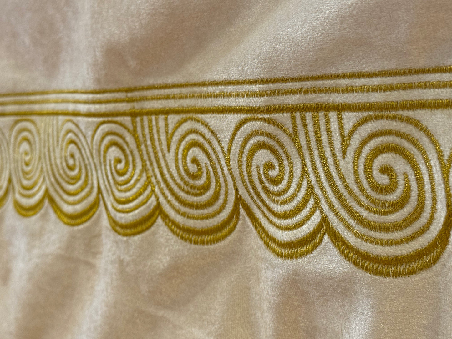 Luxe Velvet Tablecloth - PRE-ORDER ITEM