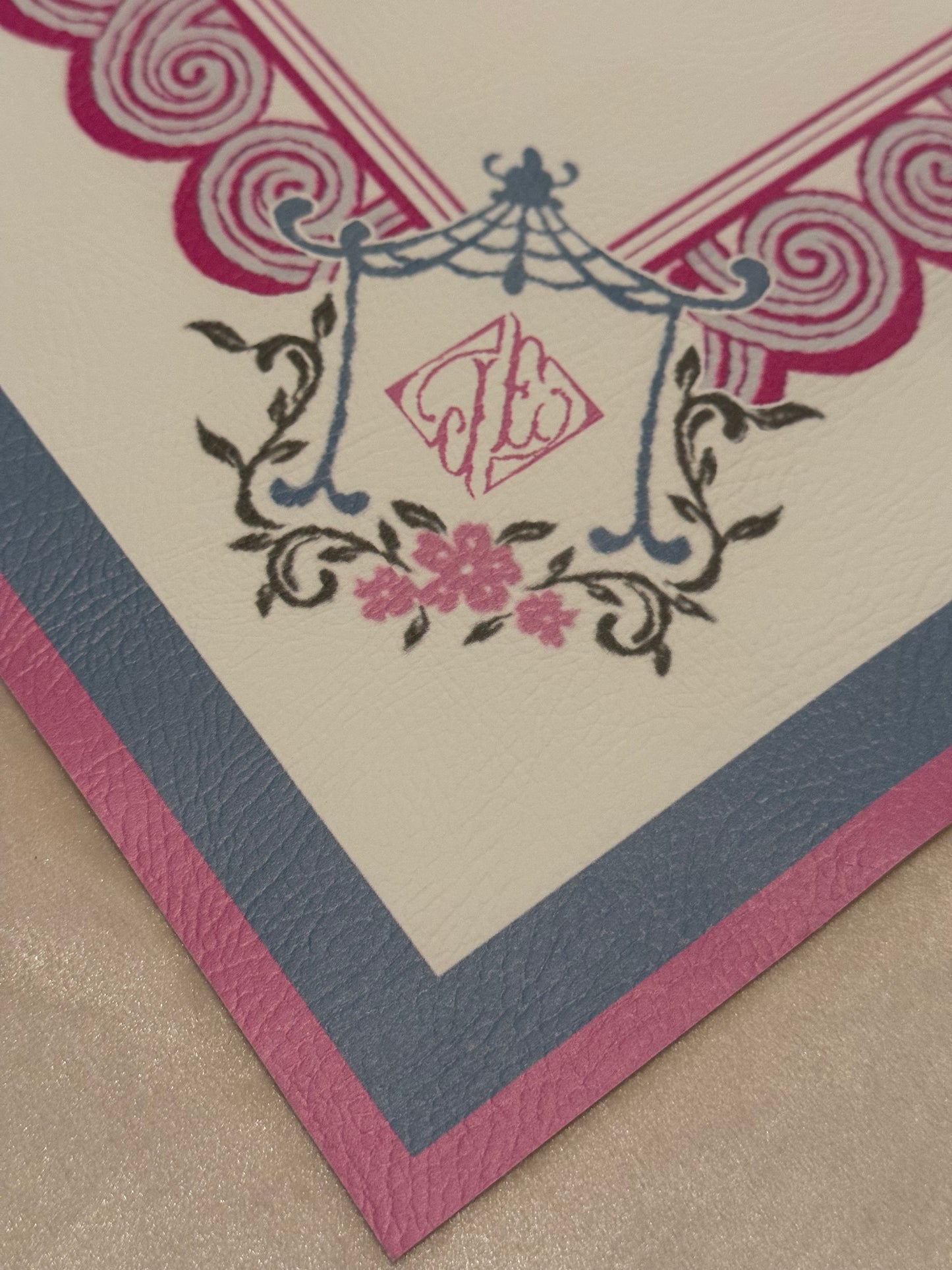 D'or Pagoda Leatherette Mat - Pearl White