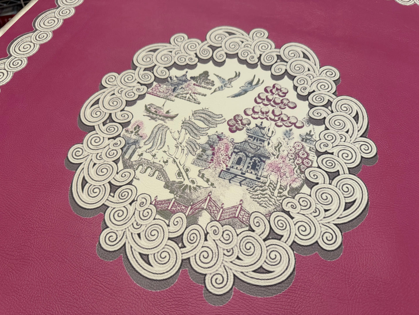 D'or Chinoise Leatherette Mat -Magenta